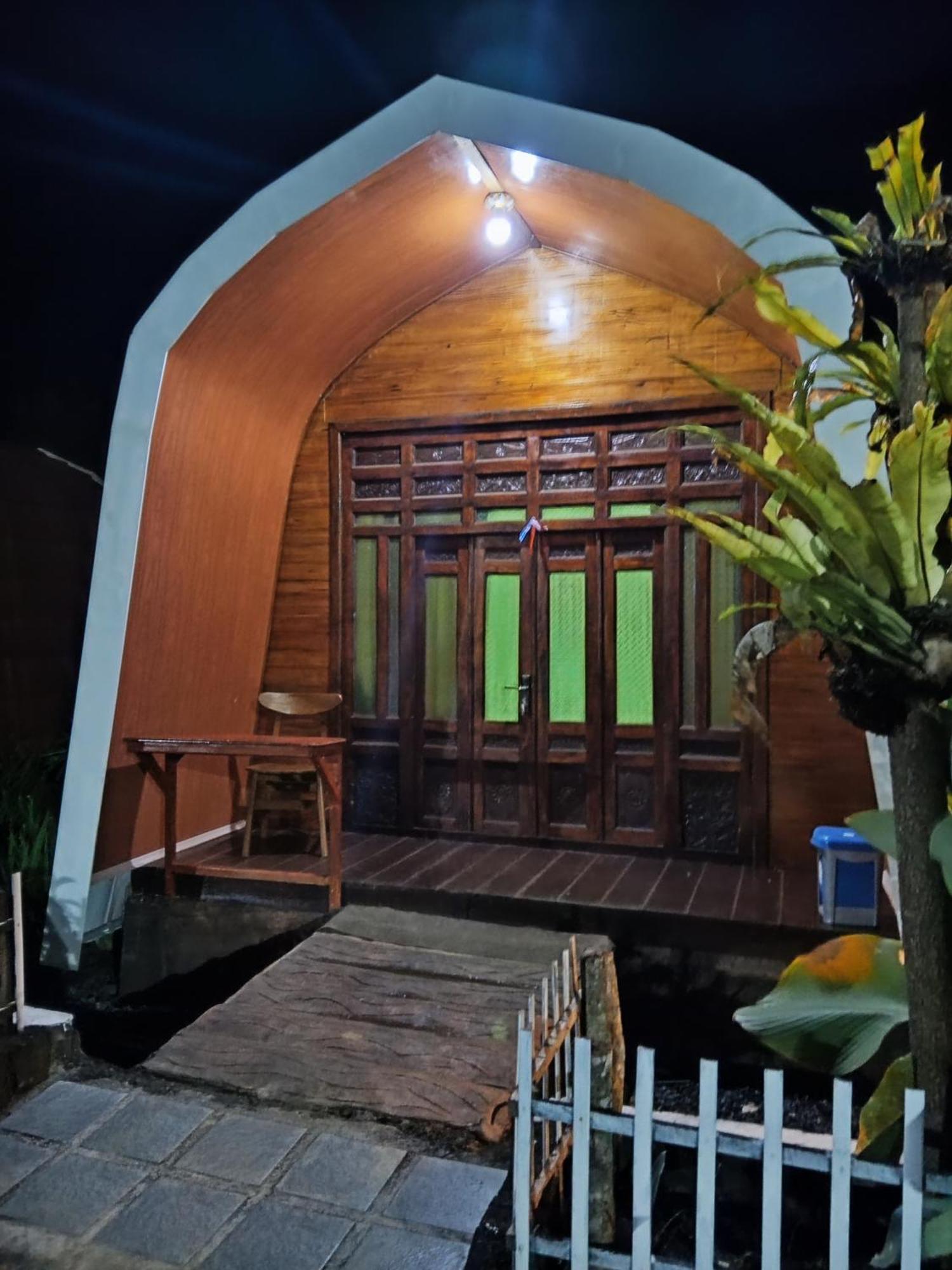 Indah Damai Cottages Sidomukti Екстер'єр фото